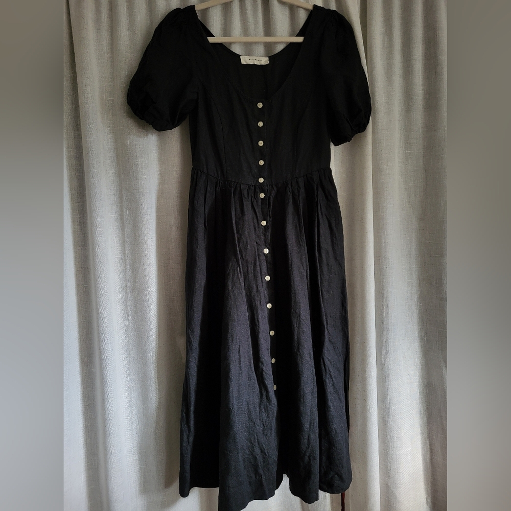 Of her own kind black Maeve dress